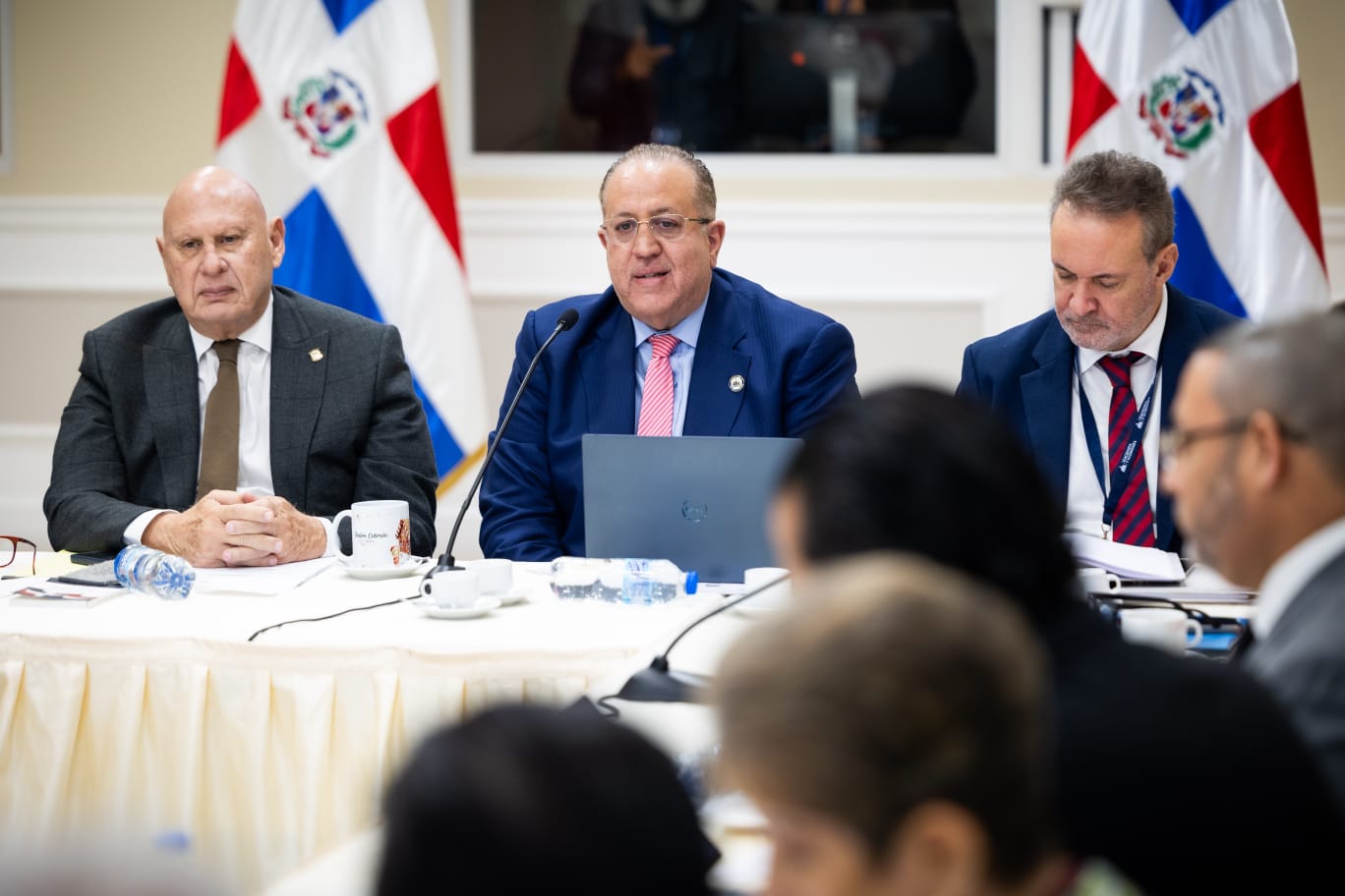 El Ministro de Finanzas y Economía habló durante su reunión con la comisión especial que estudiará el proyecto de reforma tributaria.