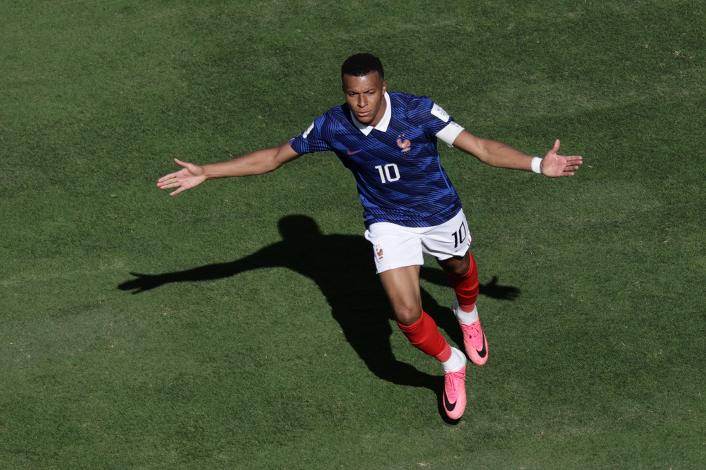 El francés Kylian Mbappé celebra tras anotar el tercer gol de su equipo contra Senegal en su partido del Grupo I de la Copa Mundial, el martes 16 de junio de 2026, en East Rutherford, Nueva Jersey. (Foto AP/Adam Hambre)