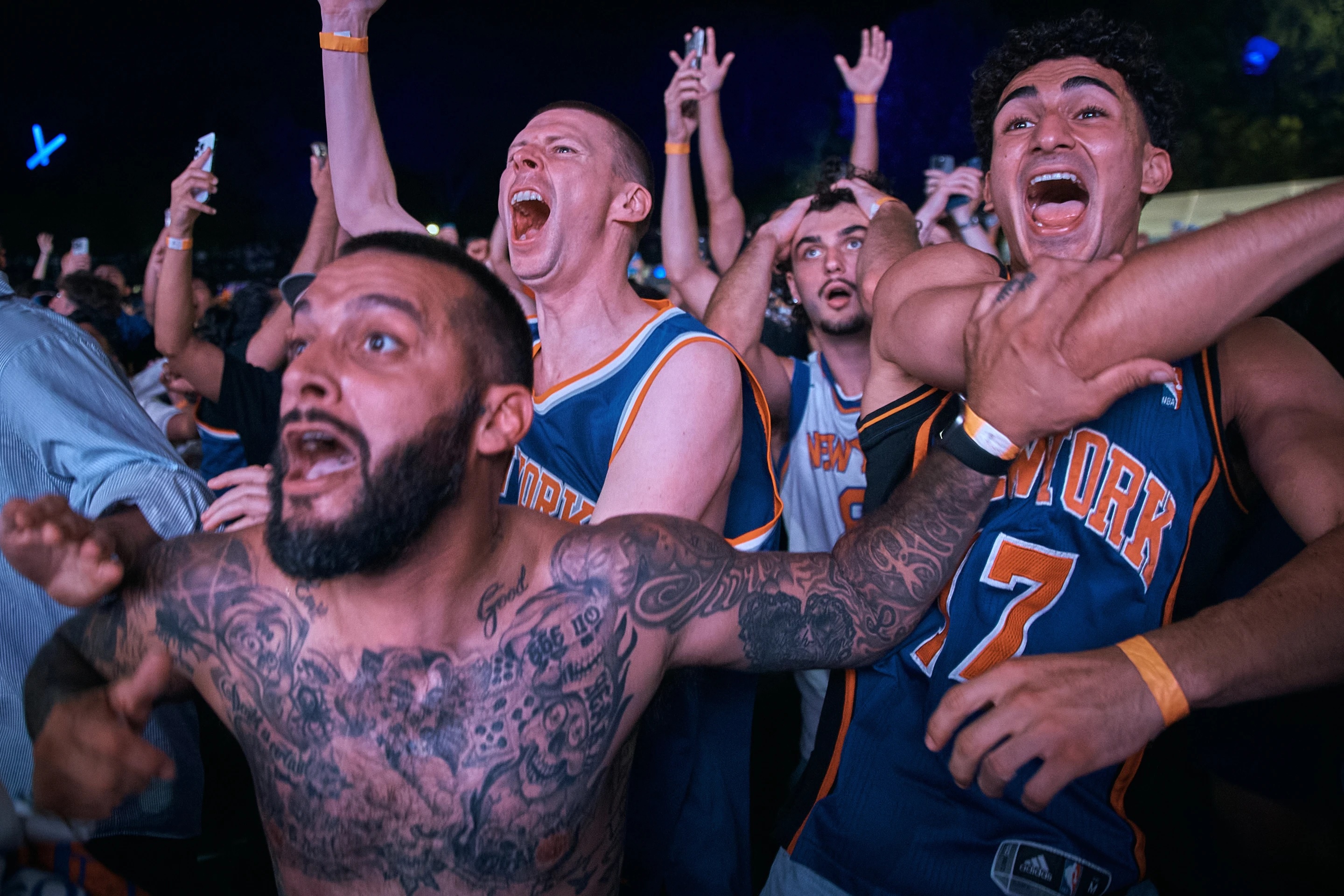 Fanáticos de los Knicks afuera del Madison Square Garden