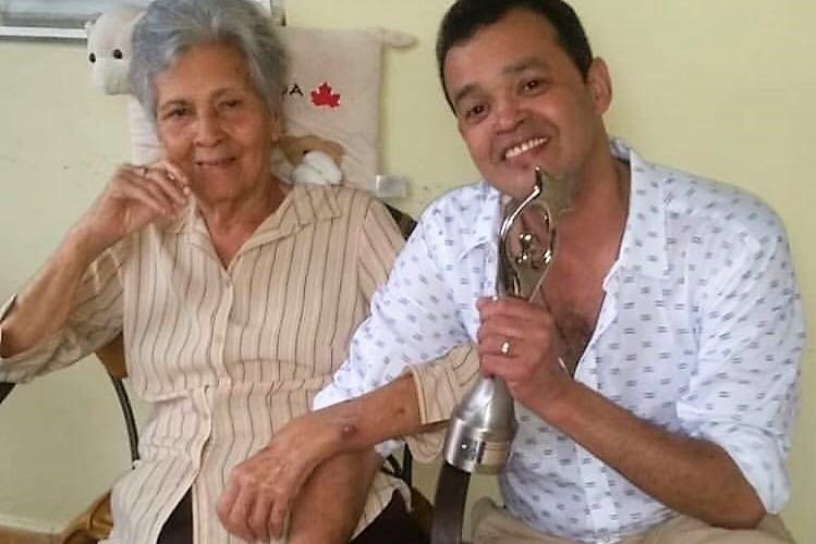 Madre de Alex Bueno