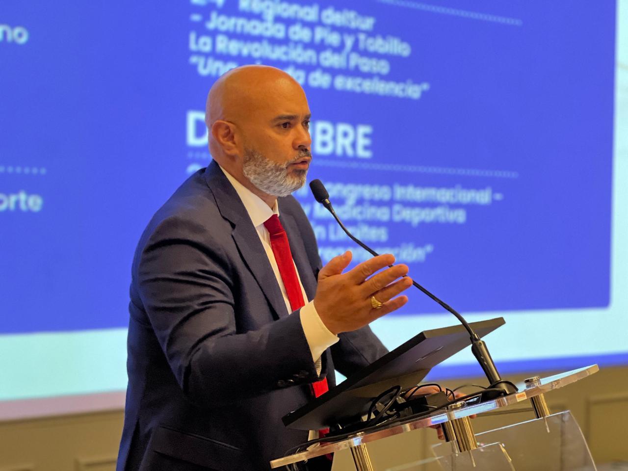 Expertos y autoridades durante el XXVI Congreso Internacional Regional Norte, Fortaleciendo la Respuesta al Trauma en RD.