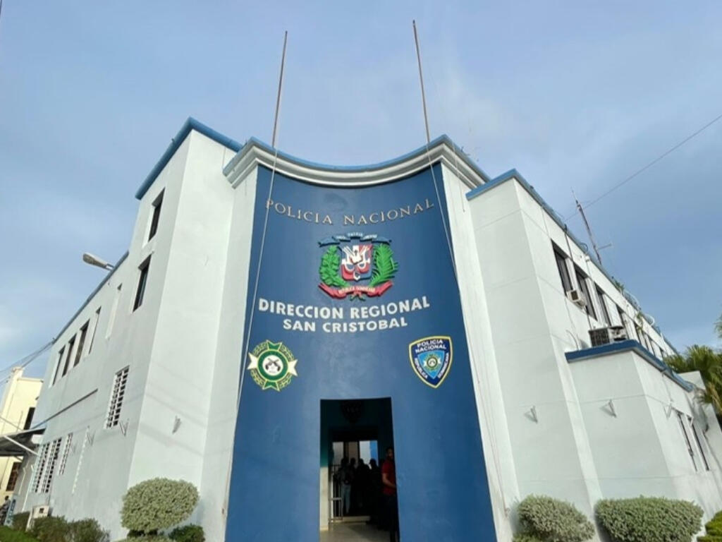 Fachada policial en San Cristóbal