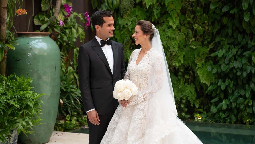 Omar Fernández y Alexia Rubio durante su ceremonia nupcial en la Iglesia Nuestra Señora de las Mercedes.
