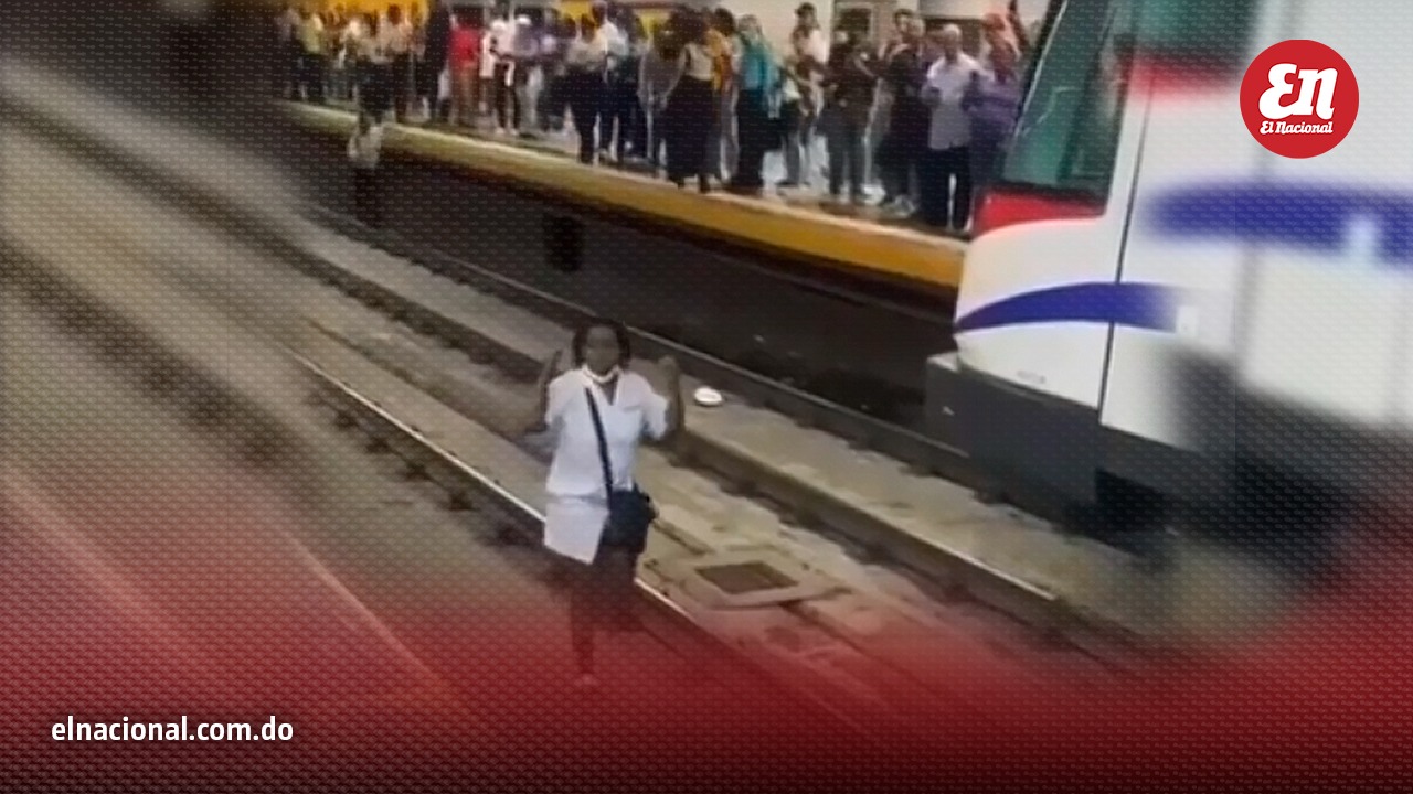 Mujeres rompen vías del metro