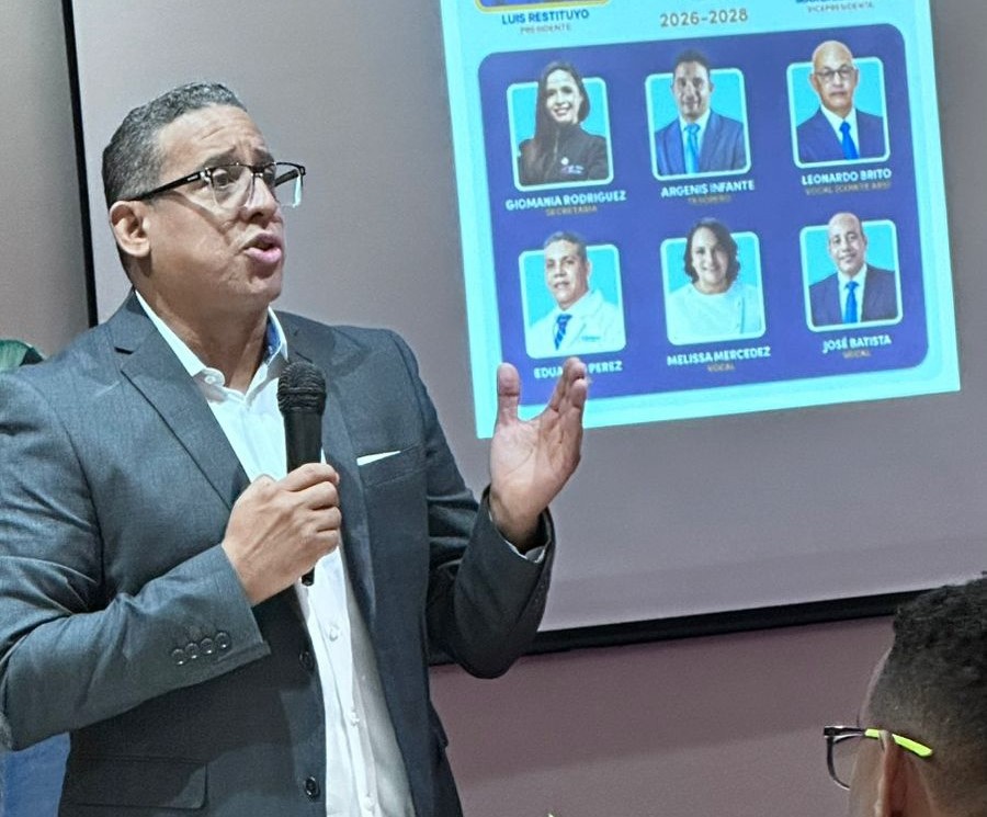 Durante un conversatorio en Santiago, expertos analizaron disposiciones legales que podrían afectar a médicos, clínicas, laboratorios y centros de diagnóstico.