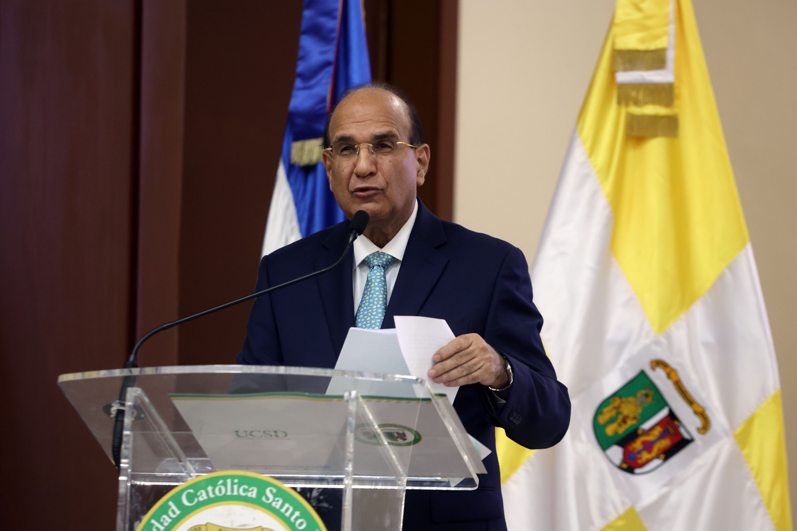 Julio César Castaños Guzmán.