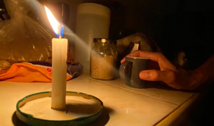 Entre las víctimas se encontraba María Enrique Santos, quien denunció que una fuerte descarga eléctrica provocó un incendio en su vivienda en horas de la madrugada.