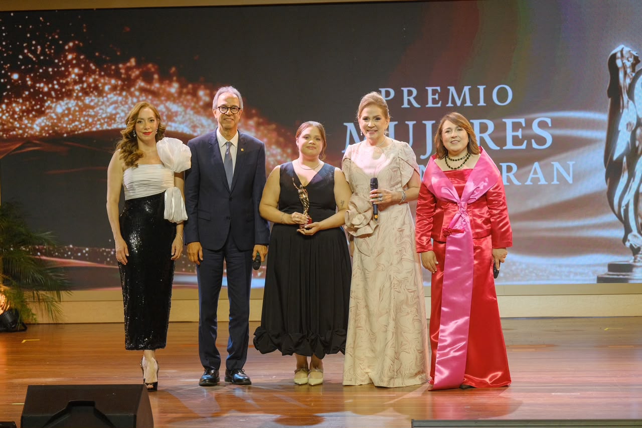 Presentación de mujeres premiadas