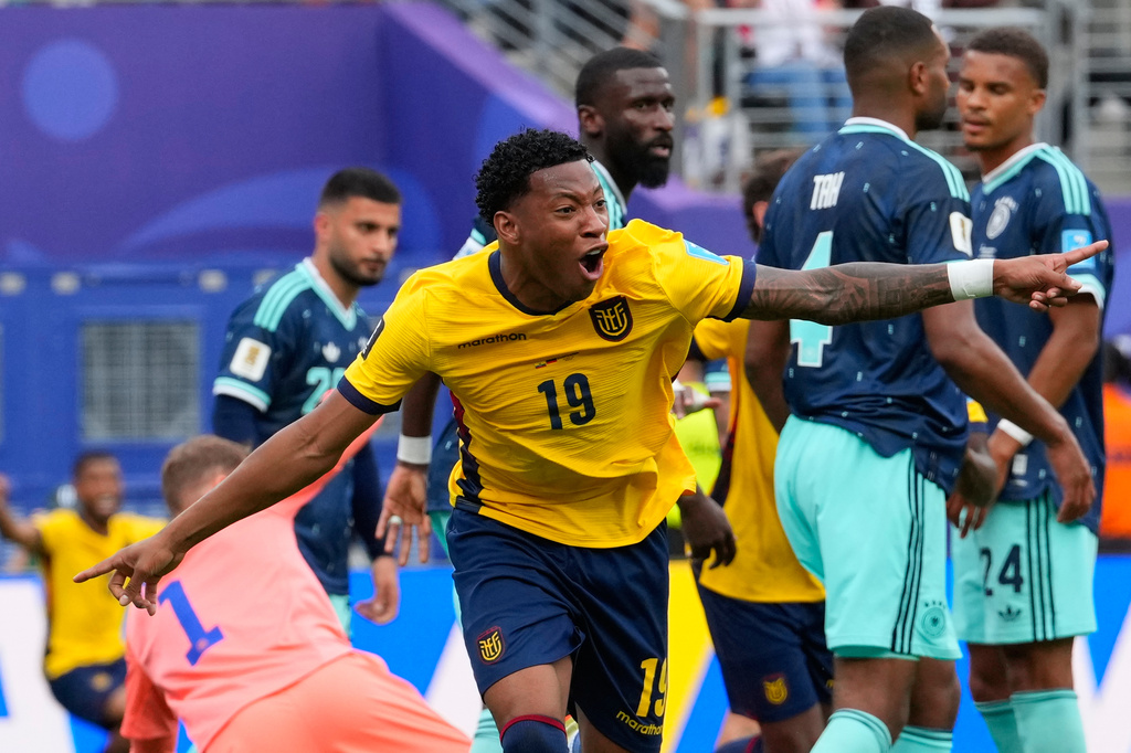 Gonzalo Plata (19) celebra tras anotar el segundo gol de Ecuador en el partido 2-1 del Grupo E del Mundial contra Alemania en East Rutherford, Nueva Jersey, el jueves 25 de junio de 2026. (AP)