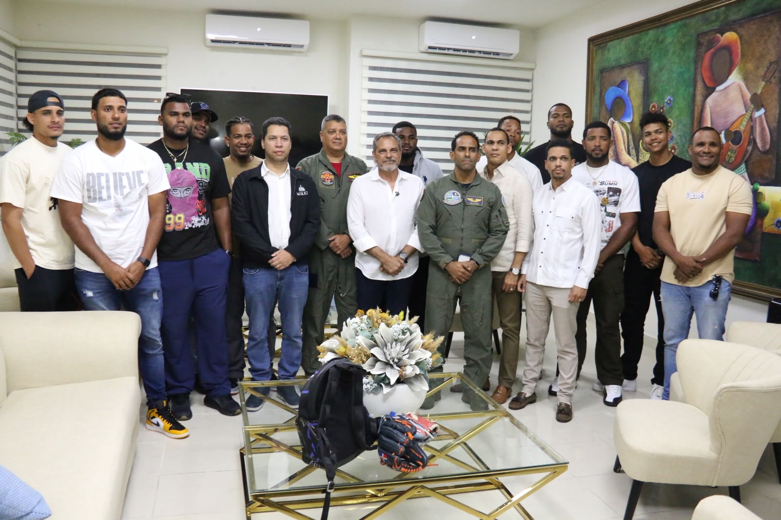 Primer grupo de beisbolistas dominicanos varados en Venezuela.