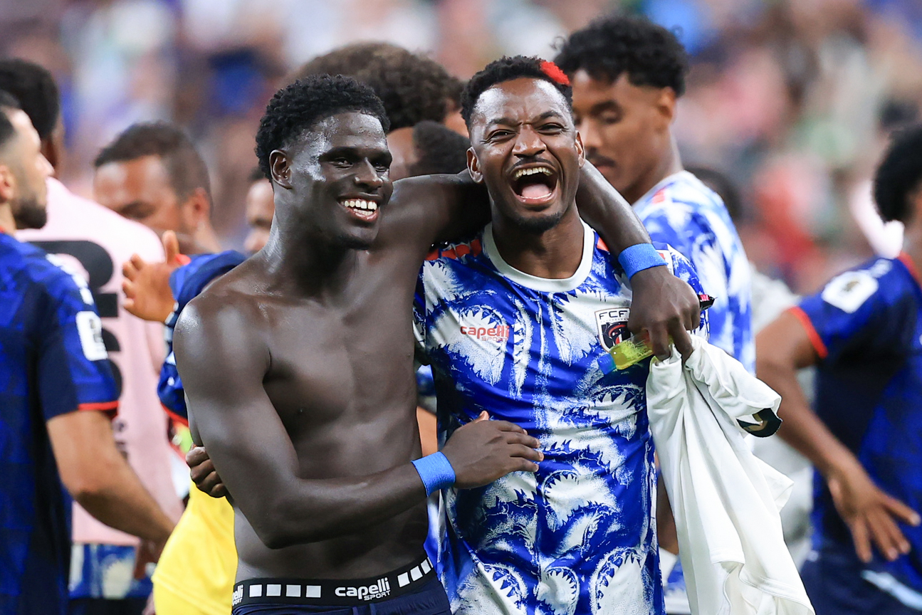 Los jugadores de Cabo Verde celebran este viernes en Houston la histórica clasificación a los octavos de final del Mundial.
