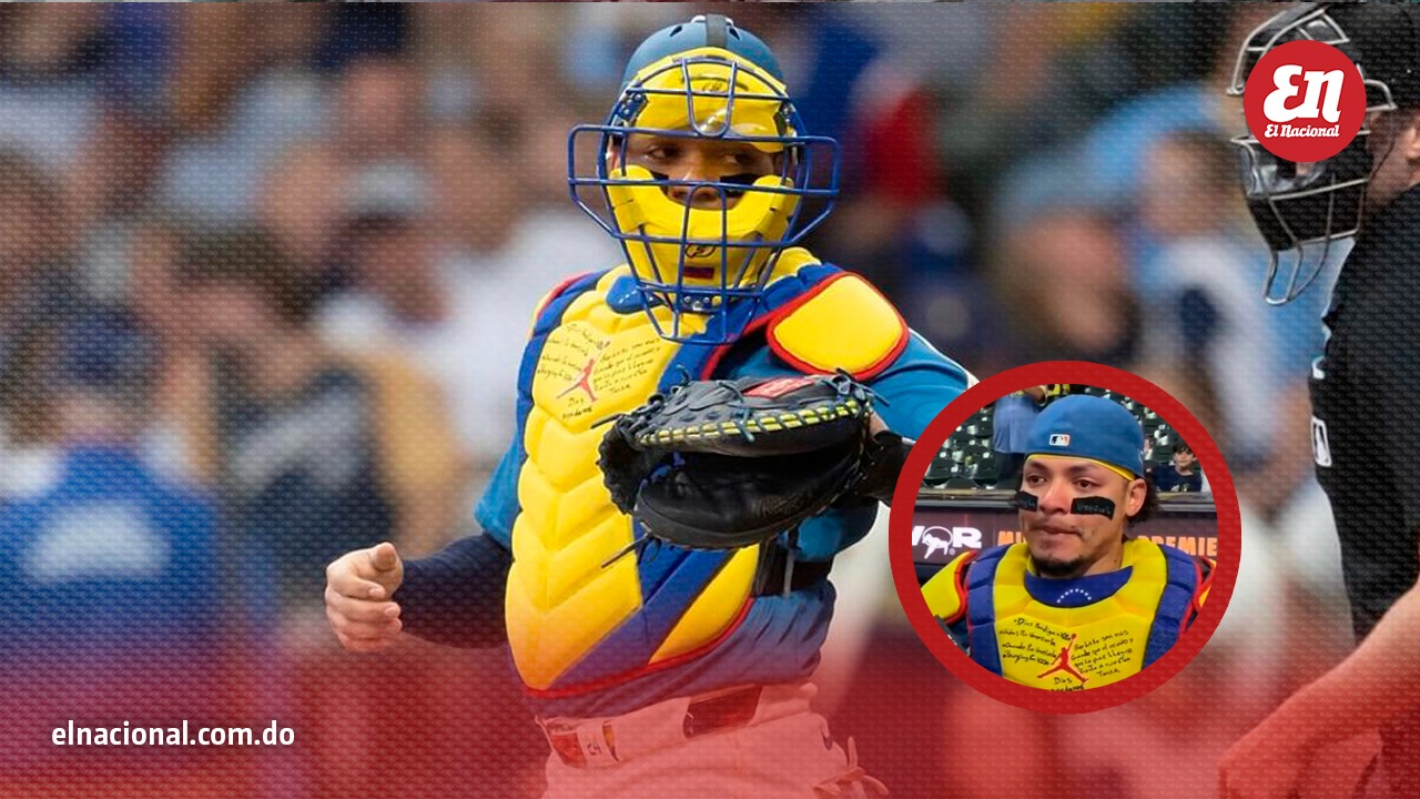 El jugador William Contreras, vestido con los colores de Venezuela en apoyo a su país.