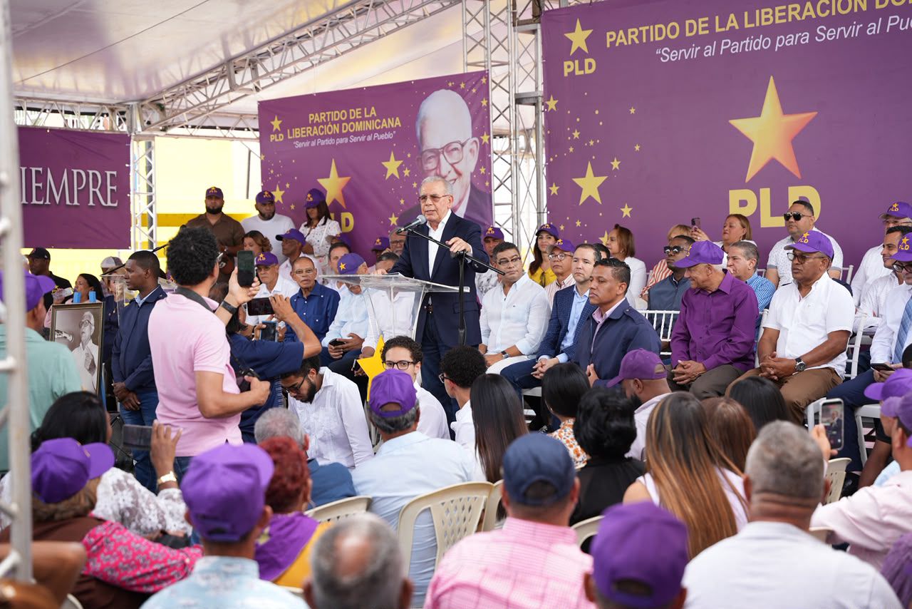 En un acto de fortalecimiento partidario realizado en San José de Ocoa, el expresidente aseguró que el PLD mantiene un proceso de expansión y cuestionó el desempeño económico y político del gobierno.