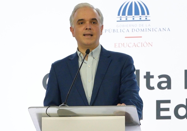 La reunión está presidida por Luis Miguel de Camps.