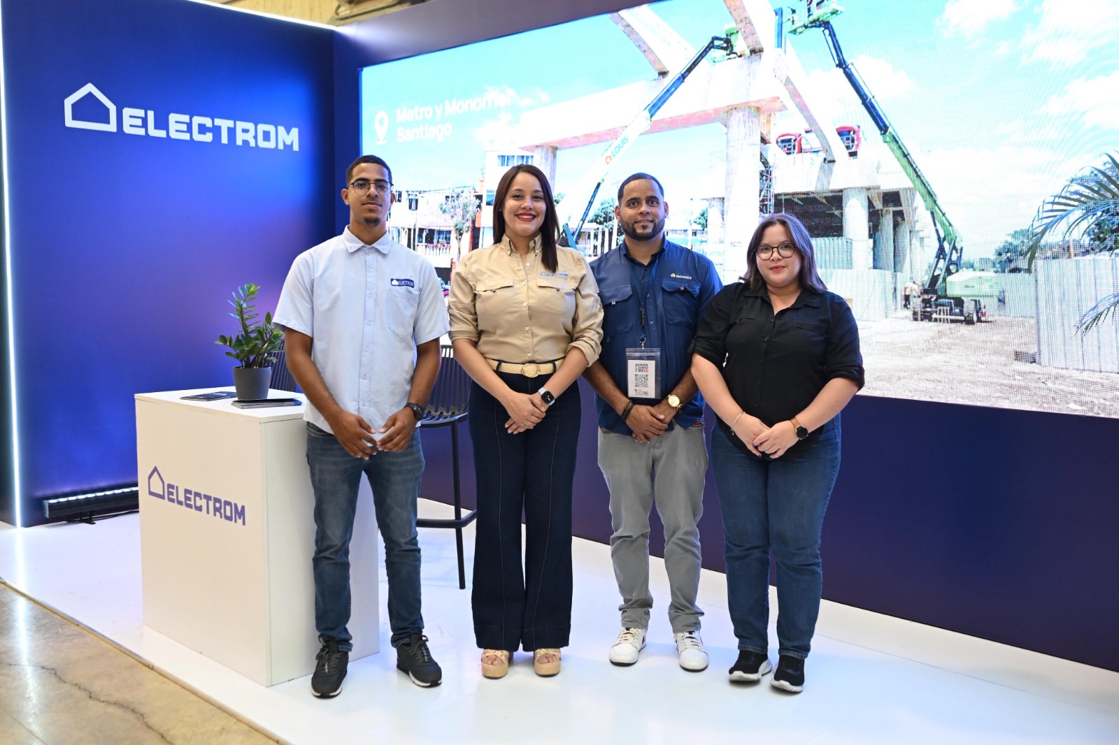 Representantes de Electrum durante su participación en Expo Construcción RD 2026.