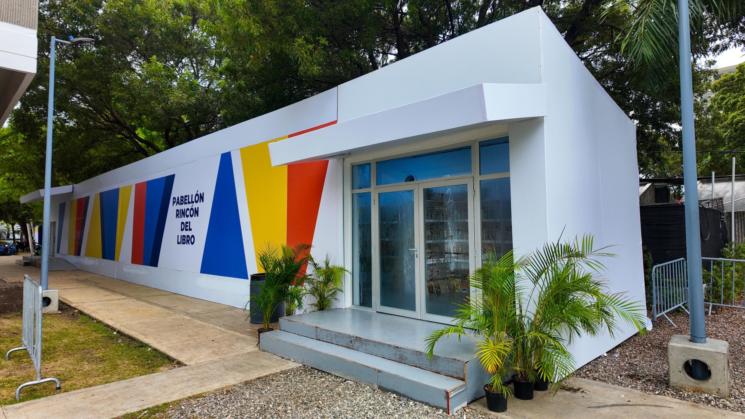 Uno de los pabellones instalados en la Feria Internacional del Libro Santo Domingo 2025.