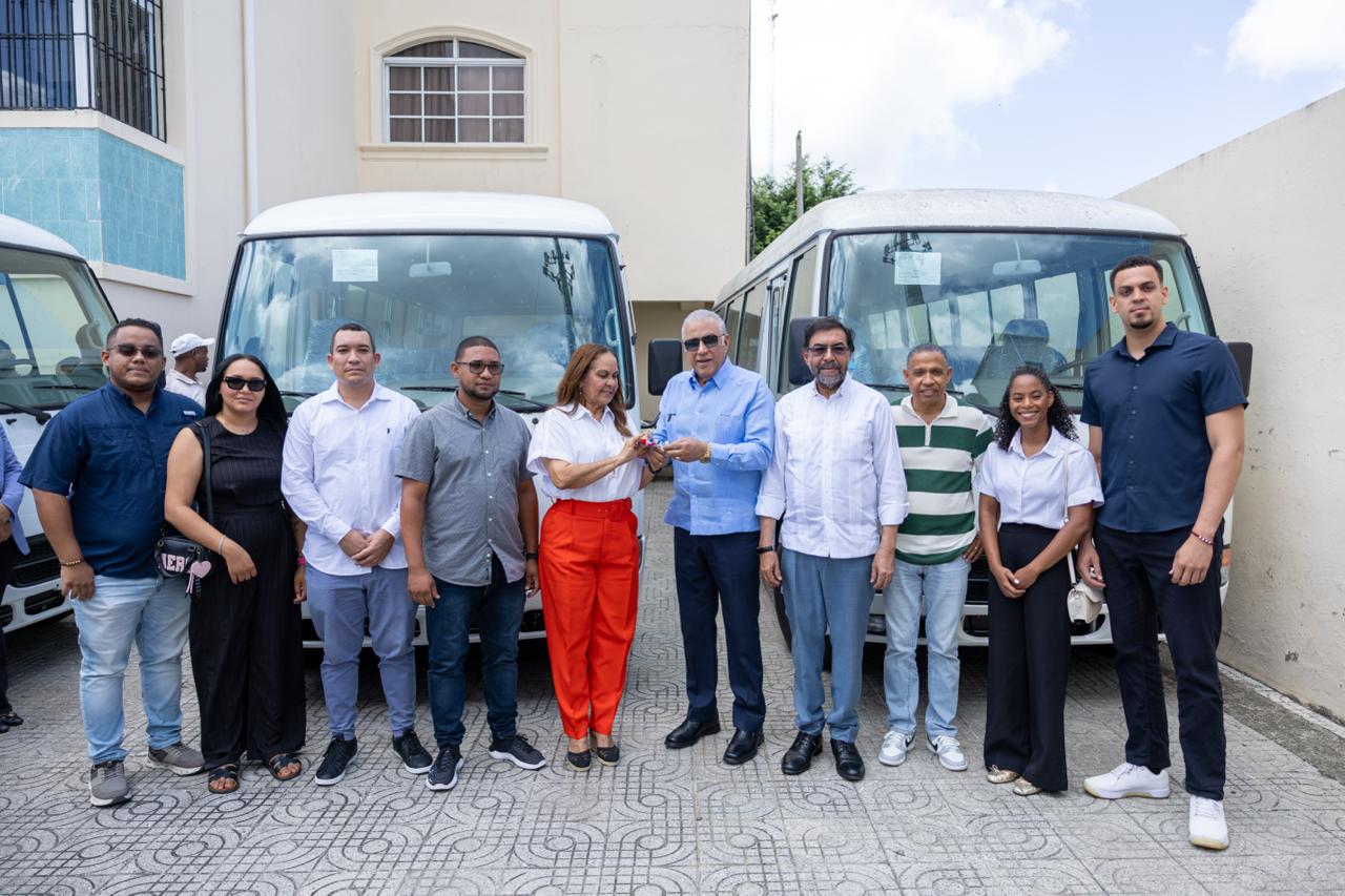 Hora de entrega del autobús estudiantil.