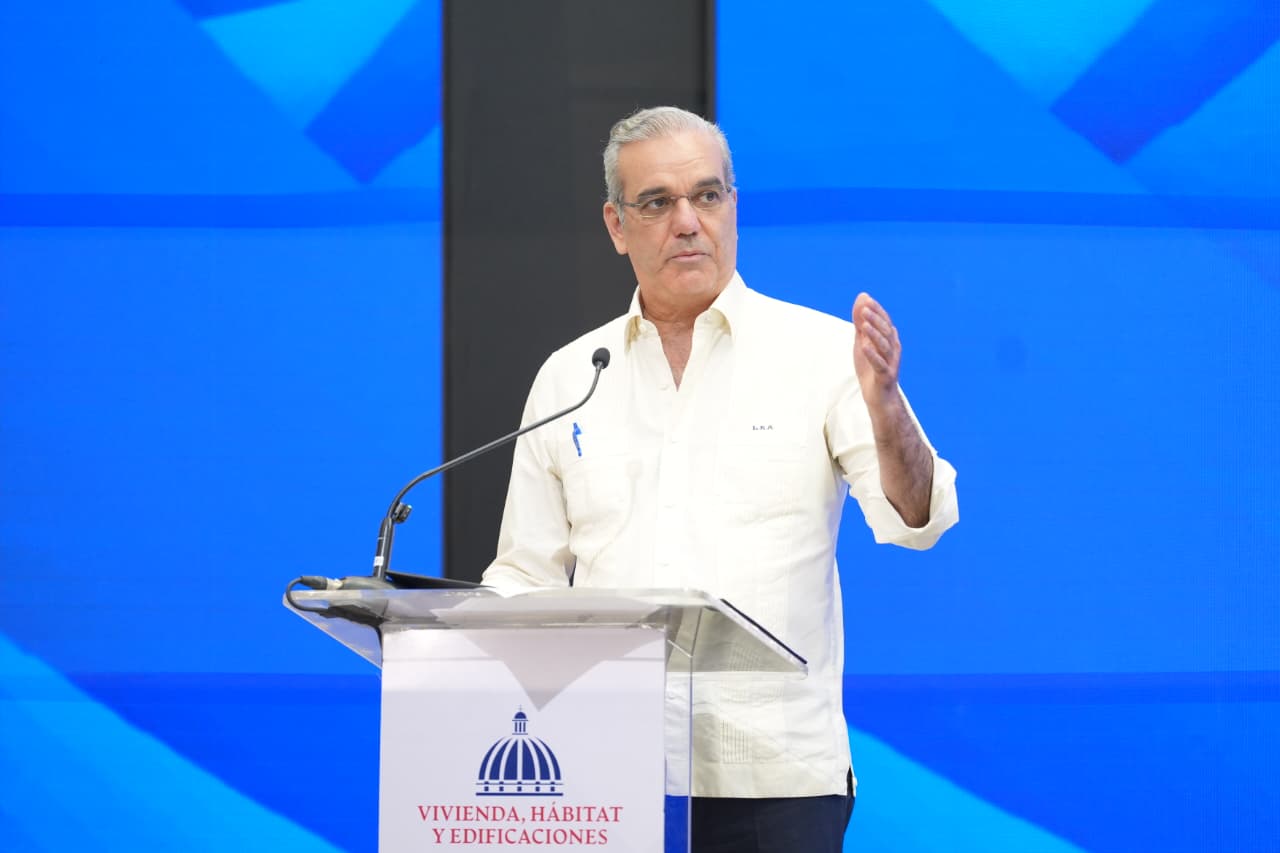 El presidente Luis Abinada inauguró el nuevo Centro Santiago Rodríguez de la UASD, un proyecto que amplía el acceso a la educación superior a lo largo de la Línea Noroeste.