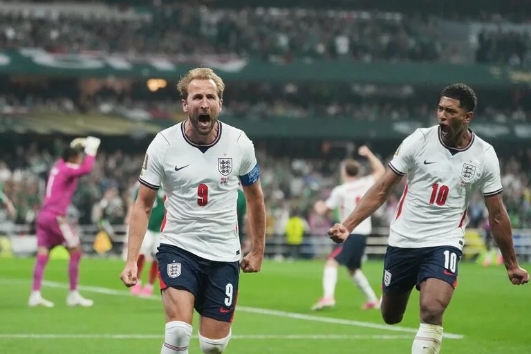 Harry Kane celebra tras marcar un penalti en la segunda parte.