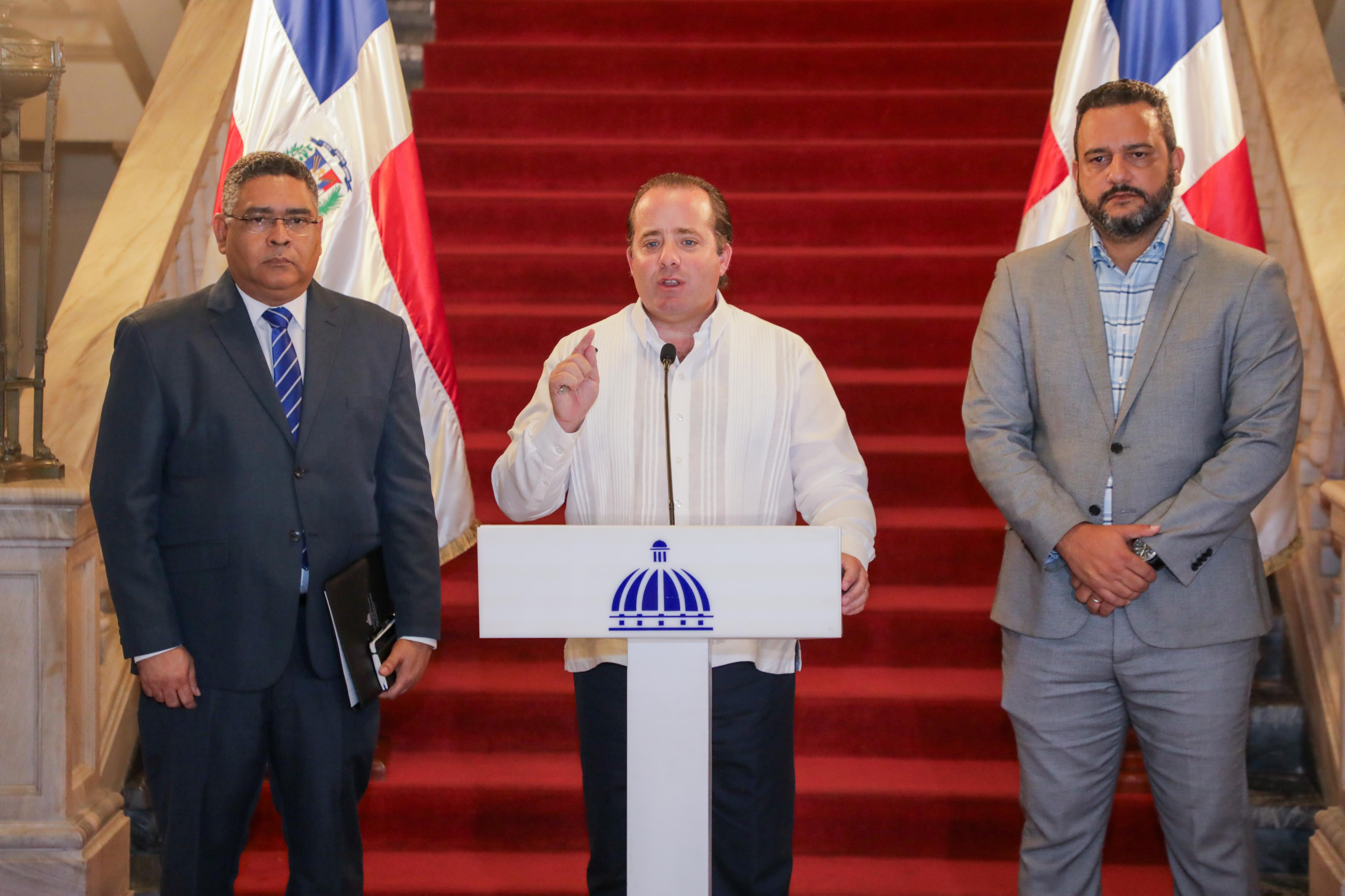 El presidente Luis Abinada presidió la reunión del Consejo de Ministros donde se aprobó la política presupuestaria anual.