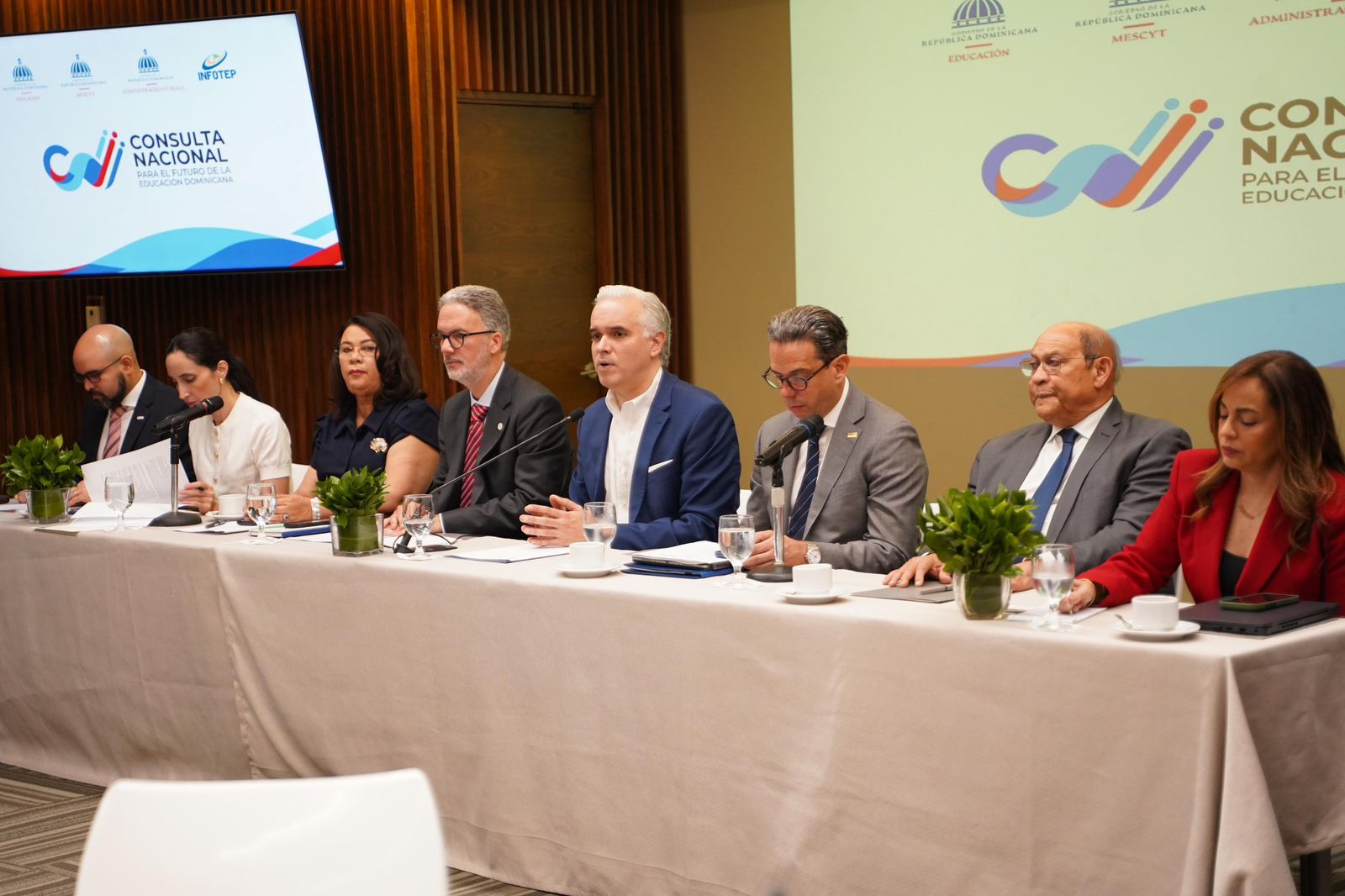 Empresarios y autoridades debatieron cómo adaptar la educación a las nuevas demandas del mercado laboral y la innovación.
