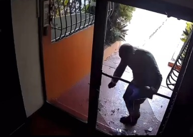 Vídeo sobre rotura de cristales de puertas