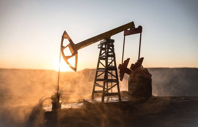 Al observar la evolución del precio del petróleo, que refleja su reciente máximo de 108,66 dólares por barril, alcanzado el 18 de mayo de 2026, el WTI perdió 36,94 dólares.