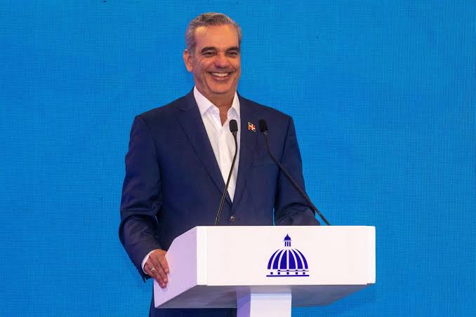 Presidente Luis Abinadar.