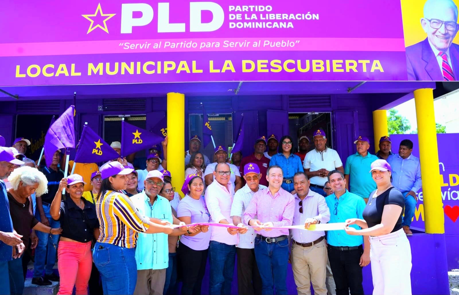El secretario general Johnny Pujols presidió la inauguración.