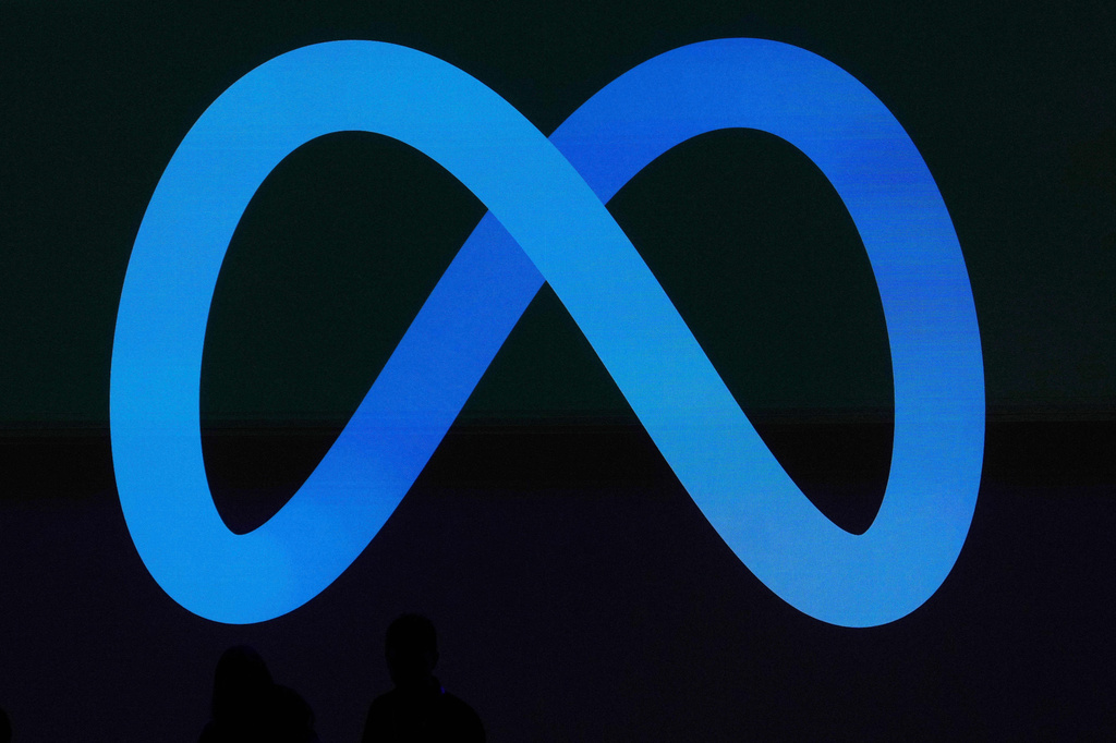 El logotipo de Meta en una pantalla en la conferencia de desarrolladores LlamaCon 2025 el 29 de abril de 2025 en Menlo Park, California. (Foto AP/Jeff Chew, archivo)