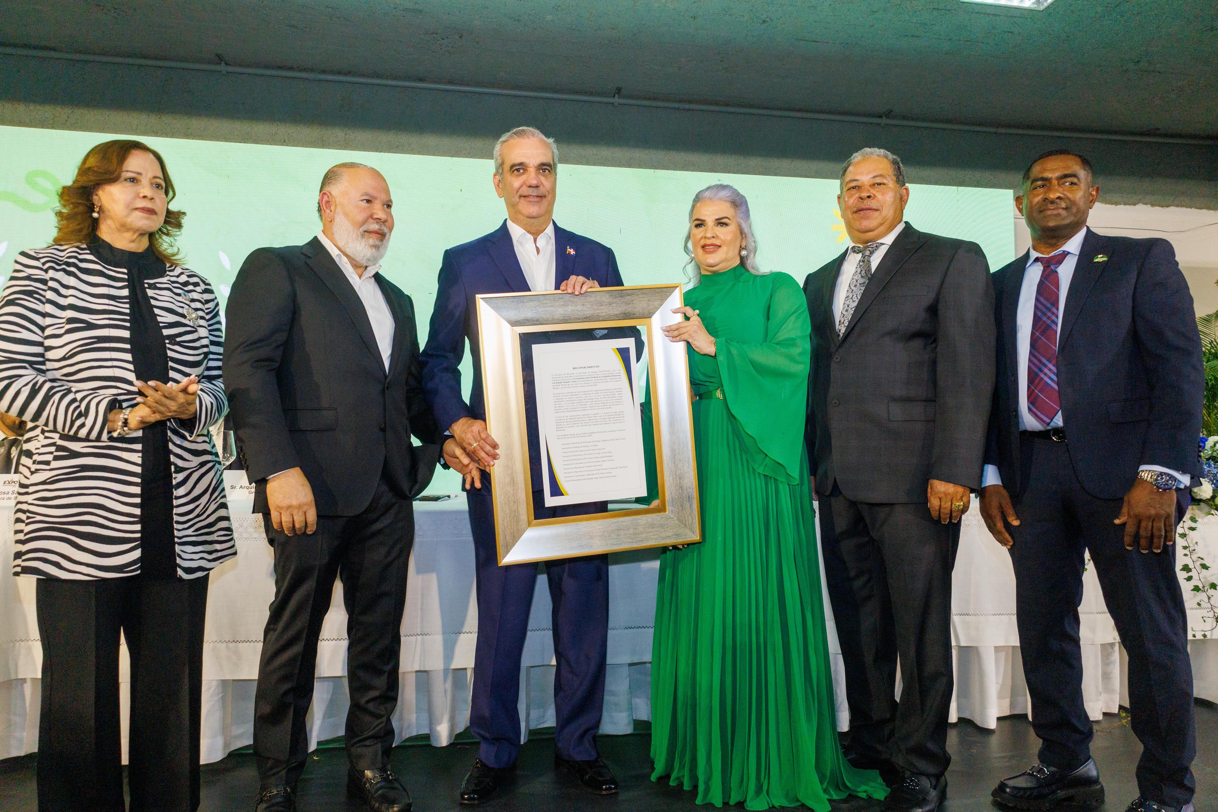 Empresarios conocen a Abinadar por dirigir el Hospedaje Yaque