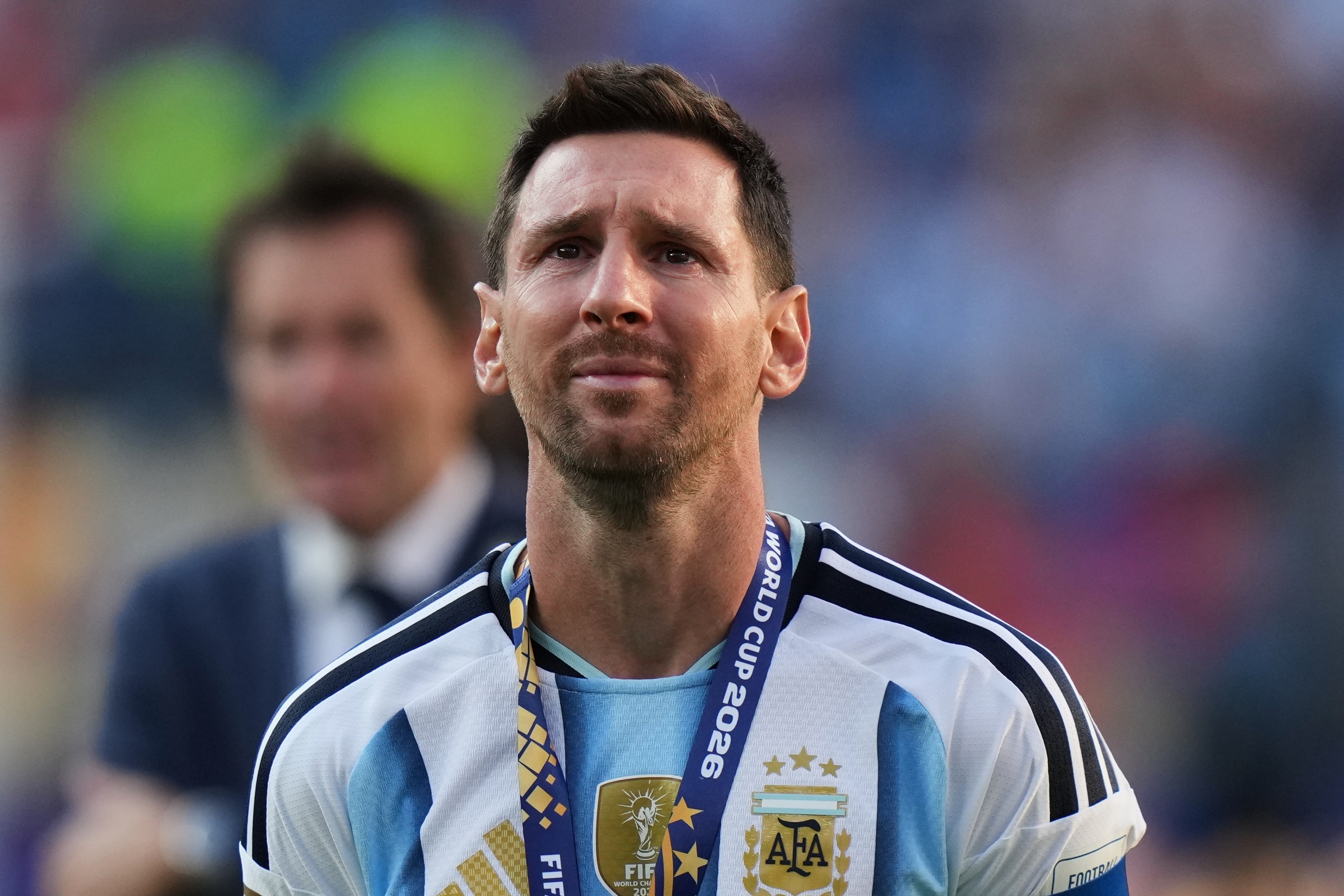 El argentino Lionel Messi (10) llora después del partido final de la Copa del Mundo entre España y Argentina en East Rutherford, Nueva Jersey, el domingo 19 de julio de 2026, cerca de Nueva York. (Foto AP/Stephanie Scarbrough)