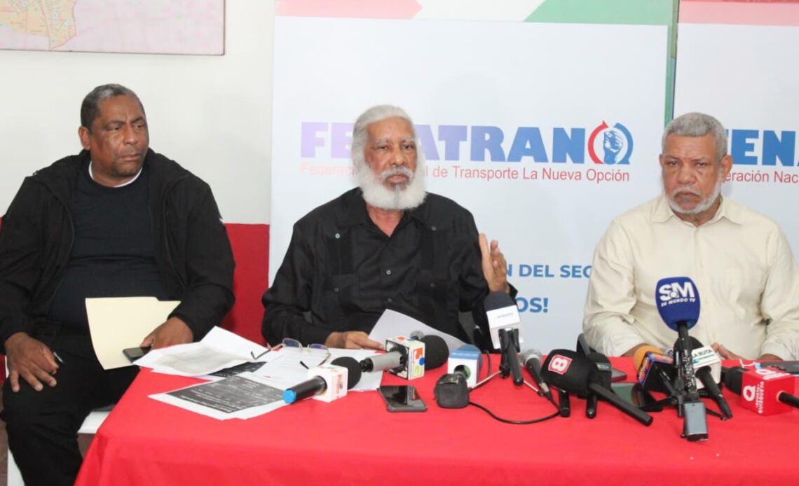 Juan Hubieres cuestionó a Antonio Marte y denunció supuestas irregularidades en el manejo del corredor de transporte y programa de bandejas.