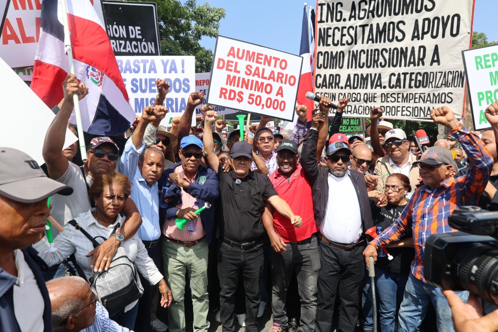 Campesinos marcharon a Palacio Nacional exigiendo mejores salarios