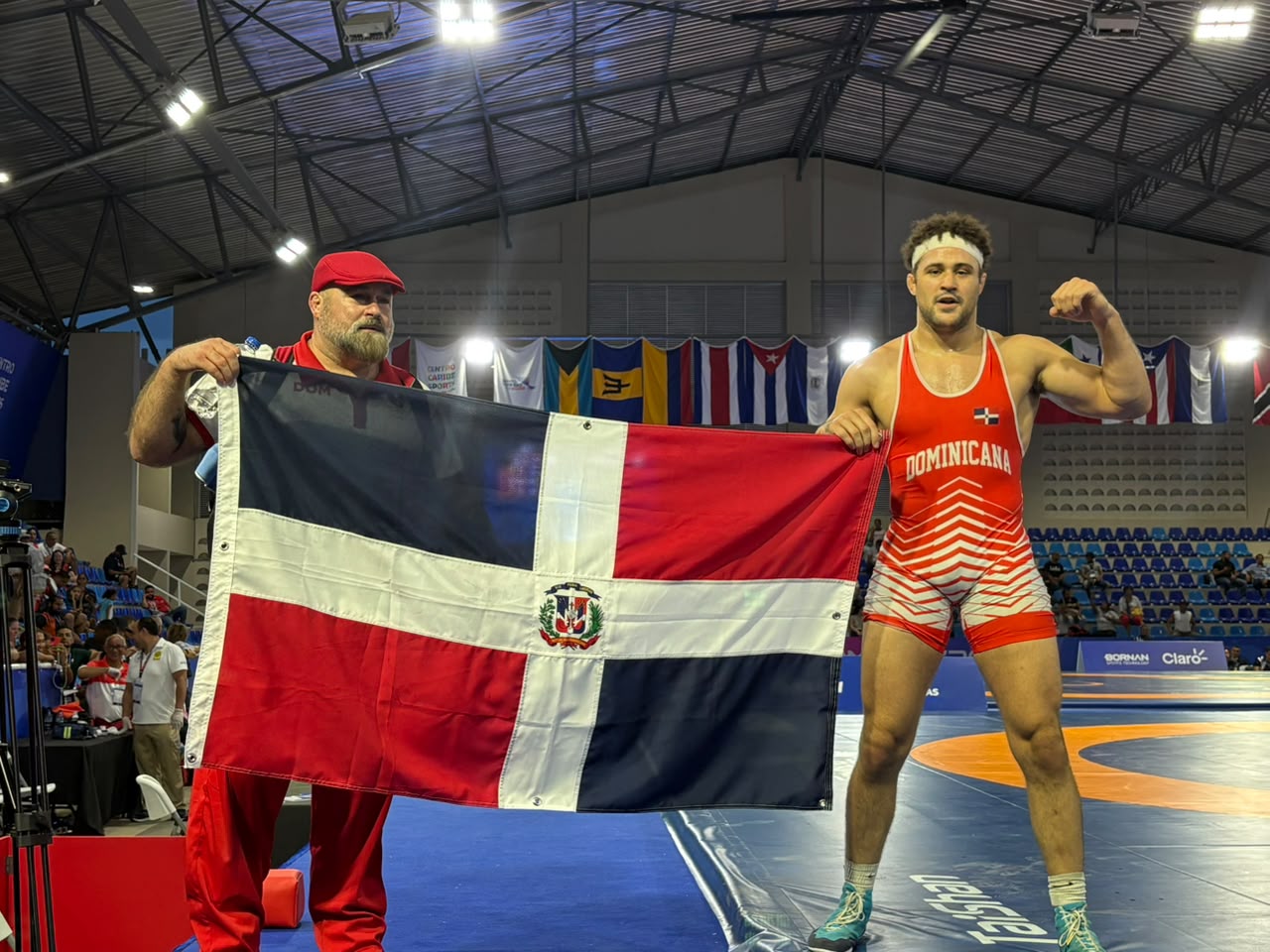 Foca conquista el oro y lidera jornada de la lucha