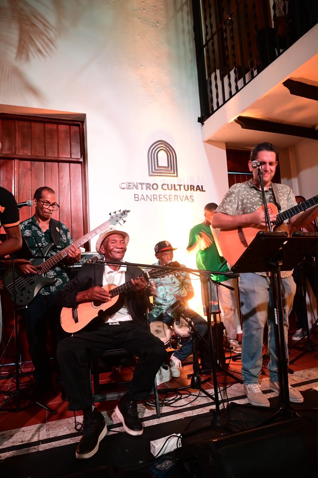 Kundengo Minier y César Namnúm durante su actuación en el concierto "A ritmo de son".
