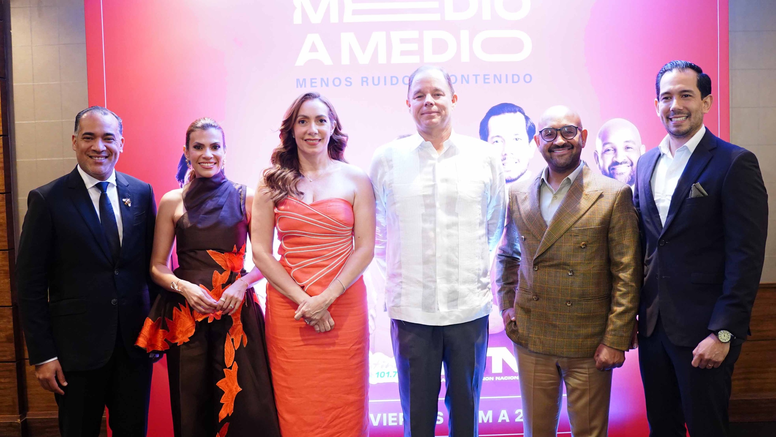 José Martínez Brito, Lyn Glass, Miralba Ruiz, Paino Pichardo, Juan Carlos Albelo y Carlos Báez