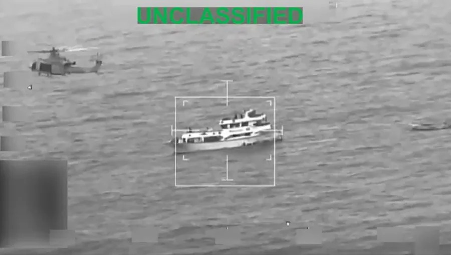 Imagen de archivo difundida en la cuenta en X @Southcom del Comando Sur de las fuerzas armadas estadounidenses de un supuesto bote del narcotráfico atacado por EE.UU.