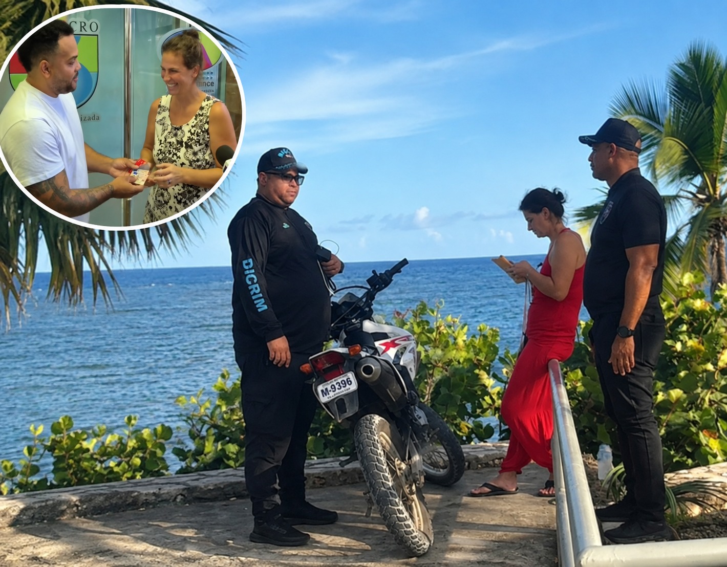 Vladimir González Abreu y su esposa, Tanya Malena Amador mientras entregan documentos a ambientalistas checo