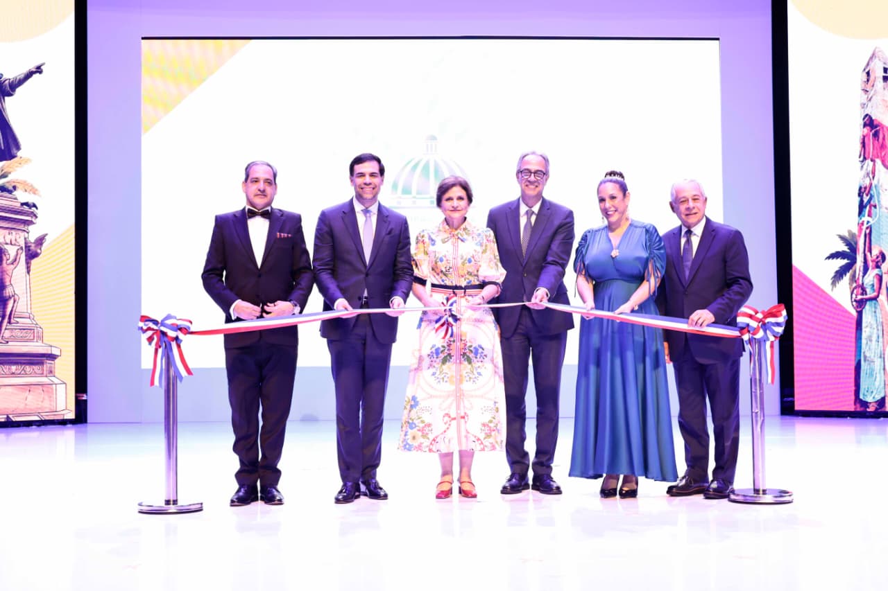 Corte de cinta, dejando inaugurada la XXVIII Feria Internacional del Libro 2026