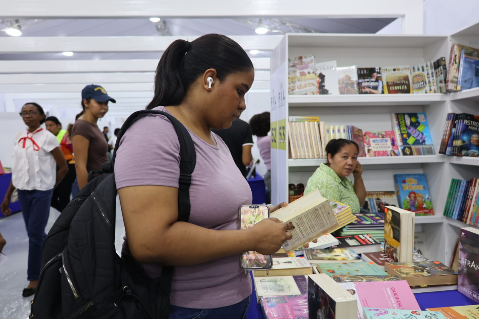 Esta tarde abre al público la Feria Internacional de libro