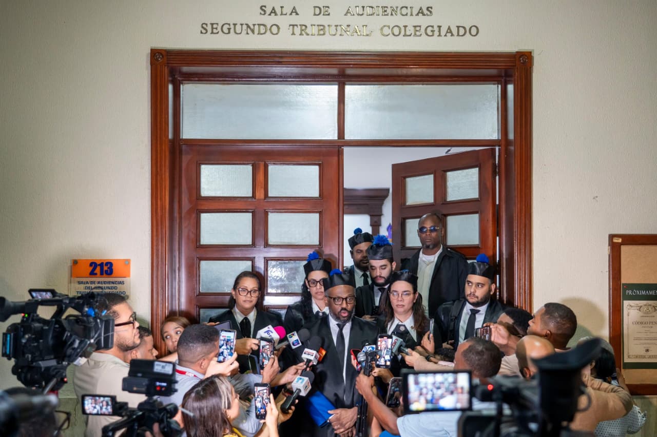 El procurador adjunto Wilson Camacho en compañía de su equipo de litigación en el caso Senasa 2.0-A