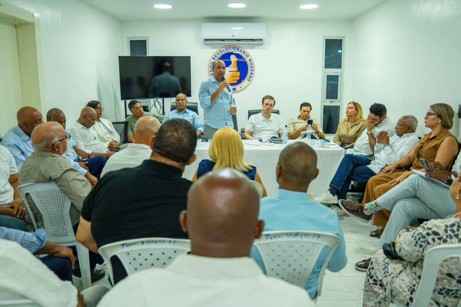 Encuentros encabezados por su vicepresidente ejecutivo, Deligne Ascención, y su secretario general, Juan Garrigó.