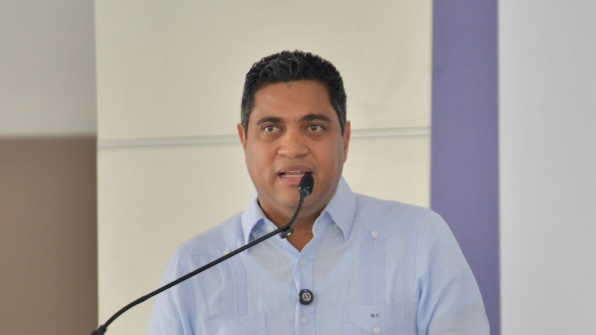 Kelvin Cruz, ministro de Deportes.