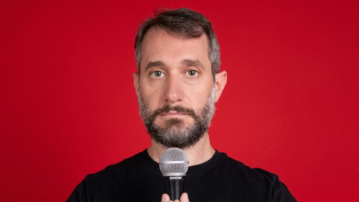 Comediante Carlos Sánchez.