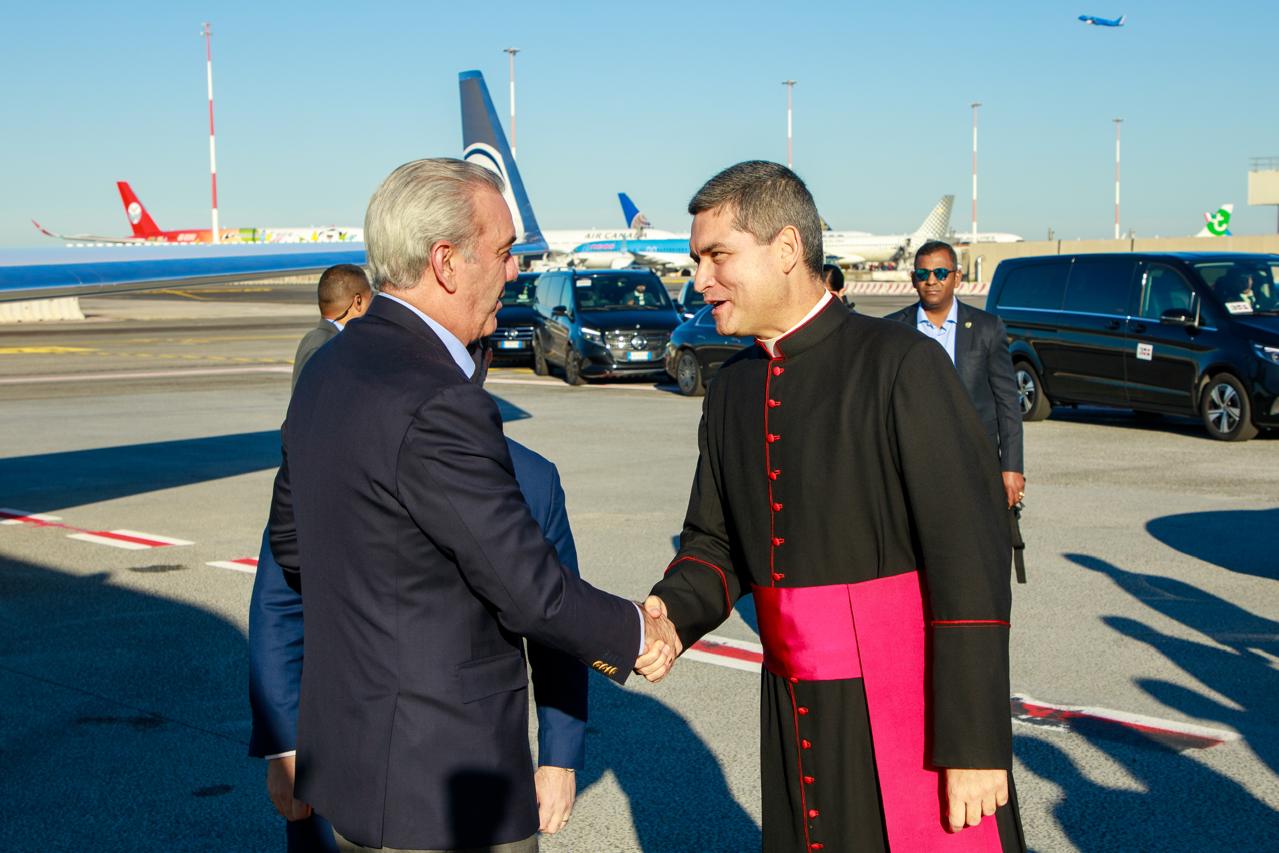 Presidente de la República Luis Abinader a su llegada a Roma.