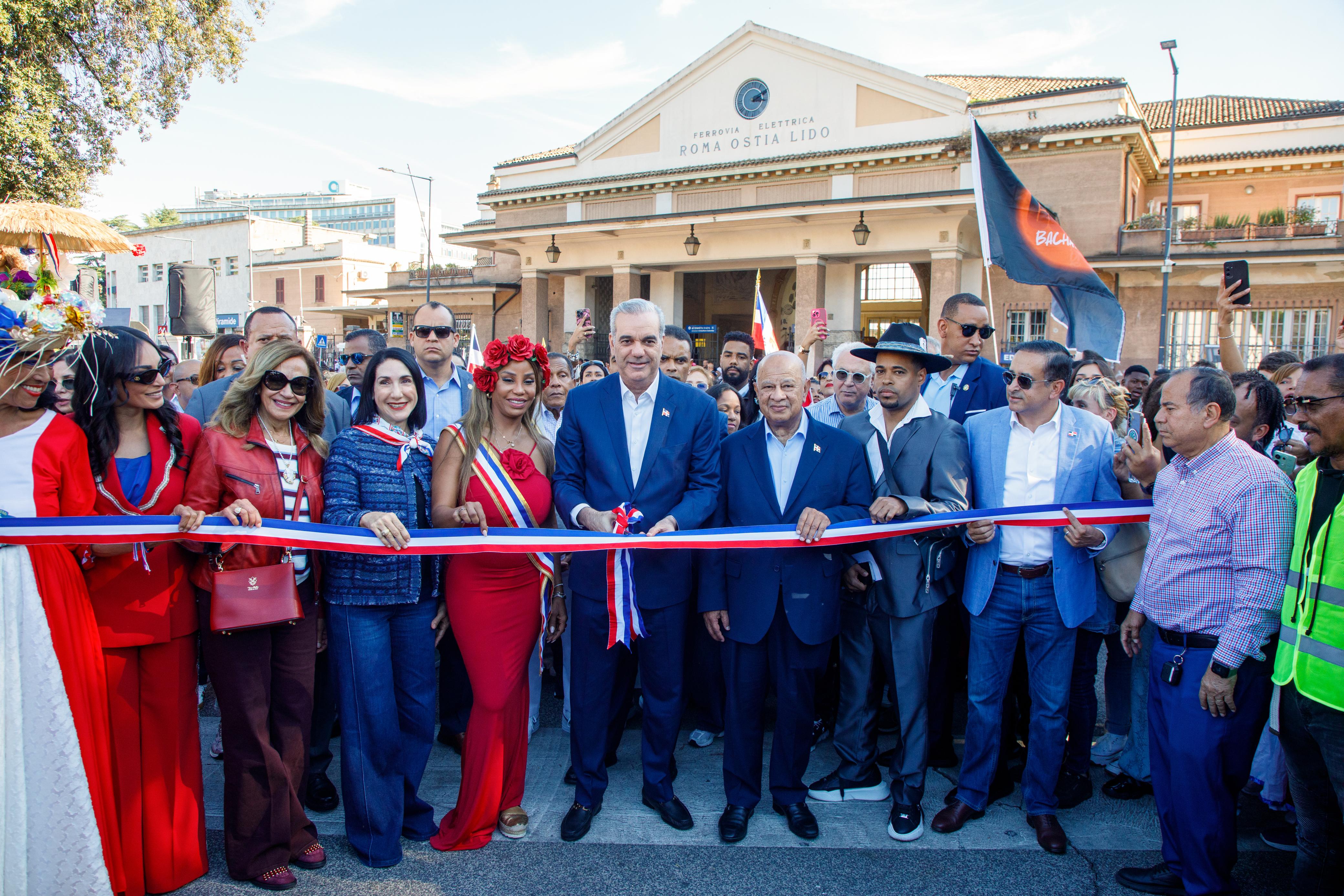 El jefe del Estado resaltó el orgullo patrio, el espíritu emprendedor y los aportes de la diáspora dominicana en Italia
