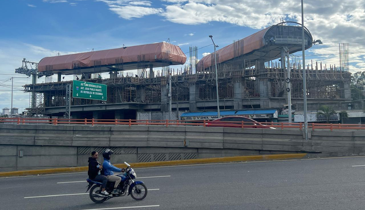 Esta es la estación de la Línea 3 del Teleférico de Santo Domingo que se construye en Pintura. Los trabajos muestran avances importantes. Jorge González