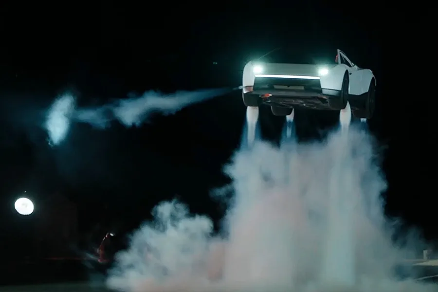 Captura de video tomada de la cuenta en X @Tesla de la empresa Tesla en la que se ve la nueva generación de su deportivo eléctrico Roadster. EFE/ @Tesla