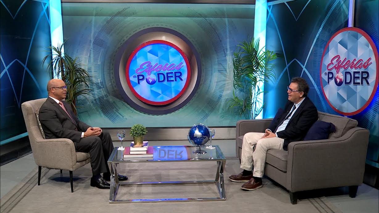 EL exjuez del Tribunal Constitucional, Jottin Cury David, cuando era entrevistado por el periodista Federico Méndez